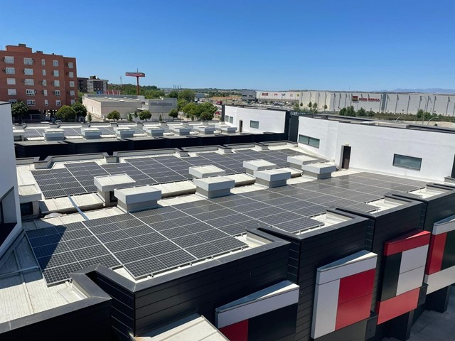 Instalación Autoconsumo FV en Complejo Hotelero . Ubicación Madrid. 