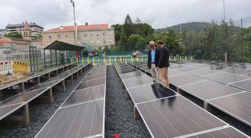 Salesianos se pasa a la energía verde e instala 110 paneles solares junto al campo de fútbol