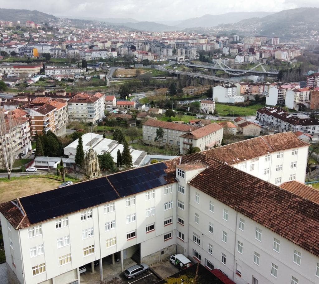 SOLGALEO instala 63 paneles fotovoltaicos en el Seminario de Ourense