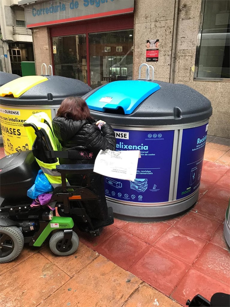 Foto 10 Sustitución de contenedores soterrados por semisoterrados MOLOK en Ourense.