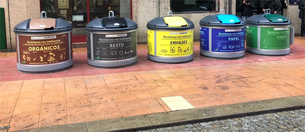 Foto 1 Sustitución de contenedores soterrados por semisoterrados MOLOK en Ourense.