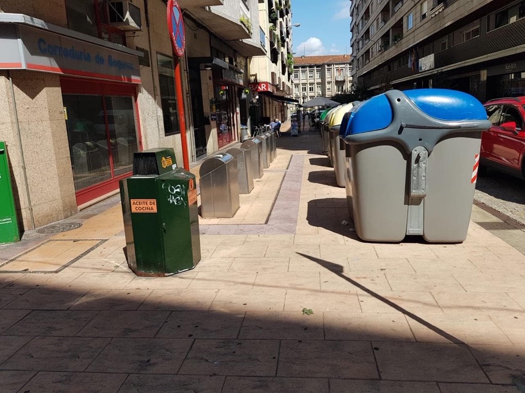 Foto 2 Sustitución de contenedores soterrados por semisoterrados MOLOK en Ourense.